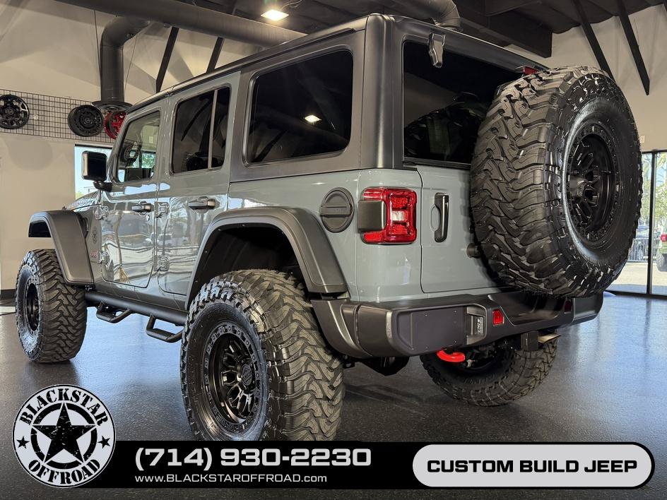 Used 2025 Jeep Wrangler Unlimited Rubicon w/ Convenience Group AWD/4WD image 9