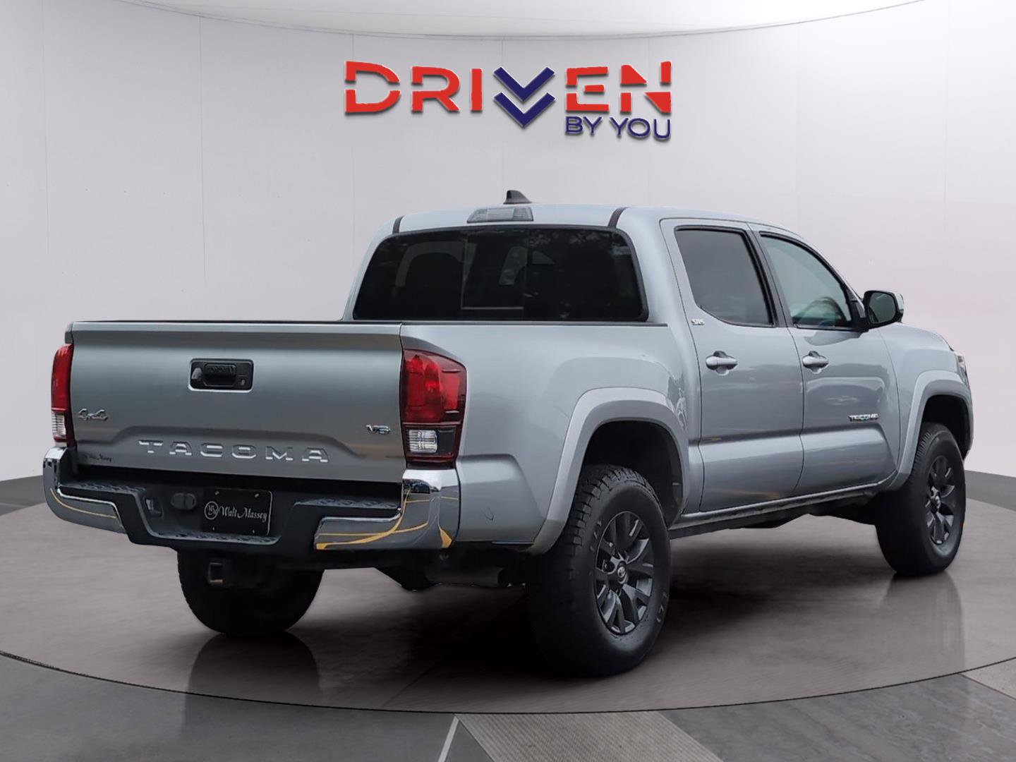 Used 2023 Toyota Tacoma SR5 AWD/4WD image 5