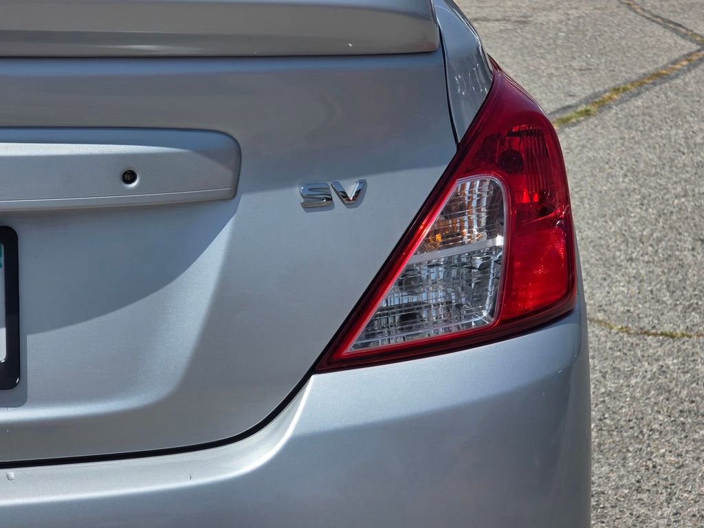 Used 2019 Nissan Versa SV FWD image 8