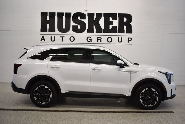 Used 2024 Kia Sorento S AWD/4WD image 2