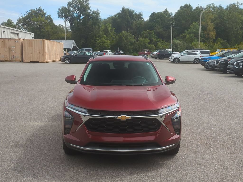 Used 2024 Chevrolet Trax LT FWD image 2
