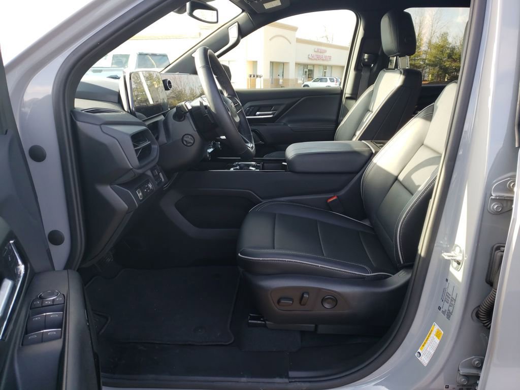 New 2025 Chevrolet Silverado EV LT image 9