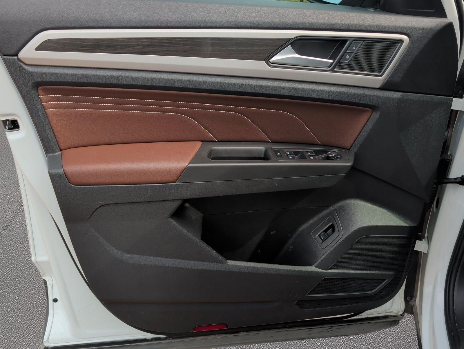 Used 2023 Volkswagen Atlas SE w/ Panoramic Sunroof Package FWD image 8