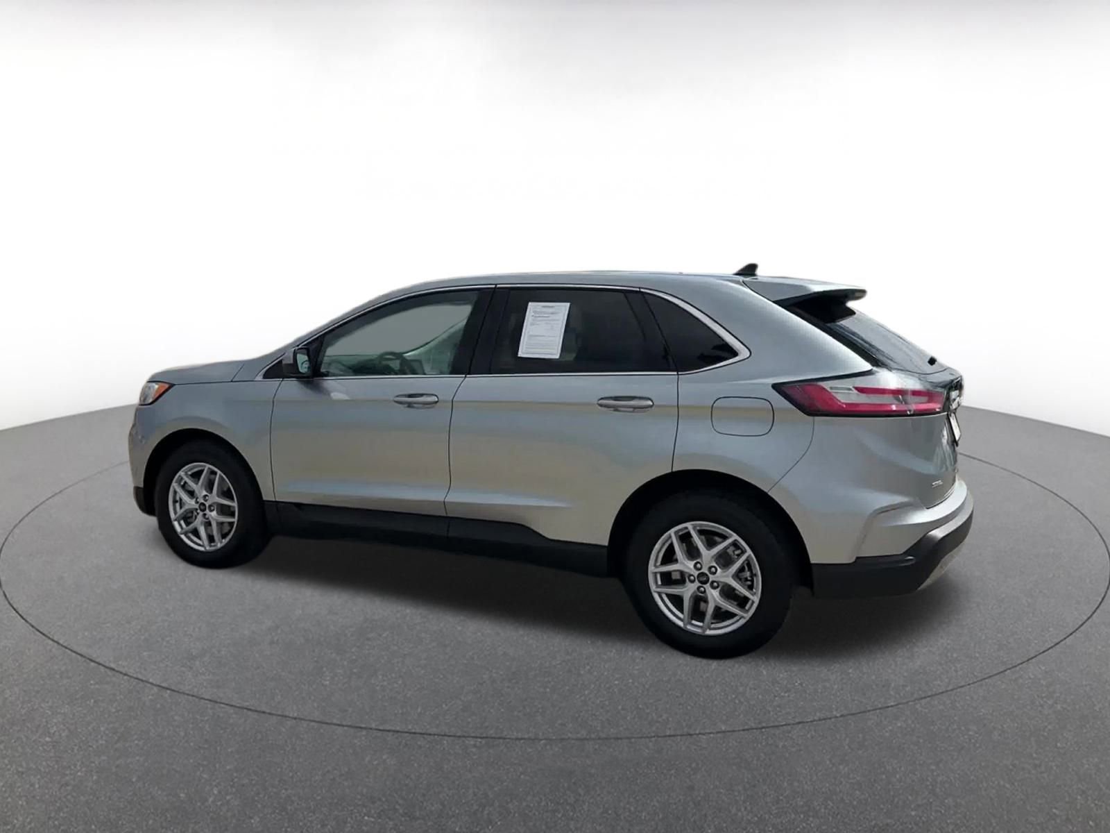 Used 2024 Ford Edge SEL image 10