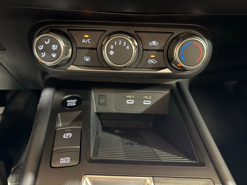 Used 2025 Nissan Kicks SV w/ Charging Package image 13