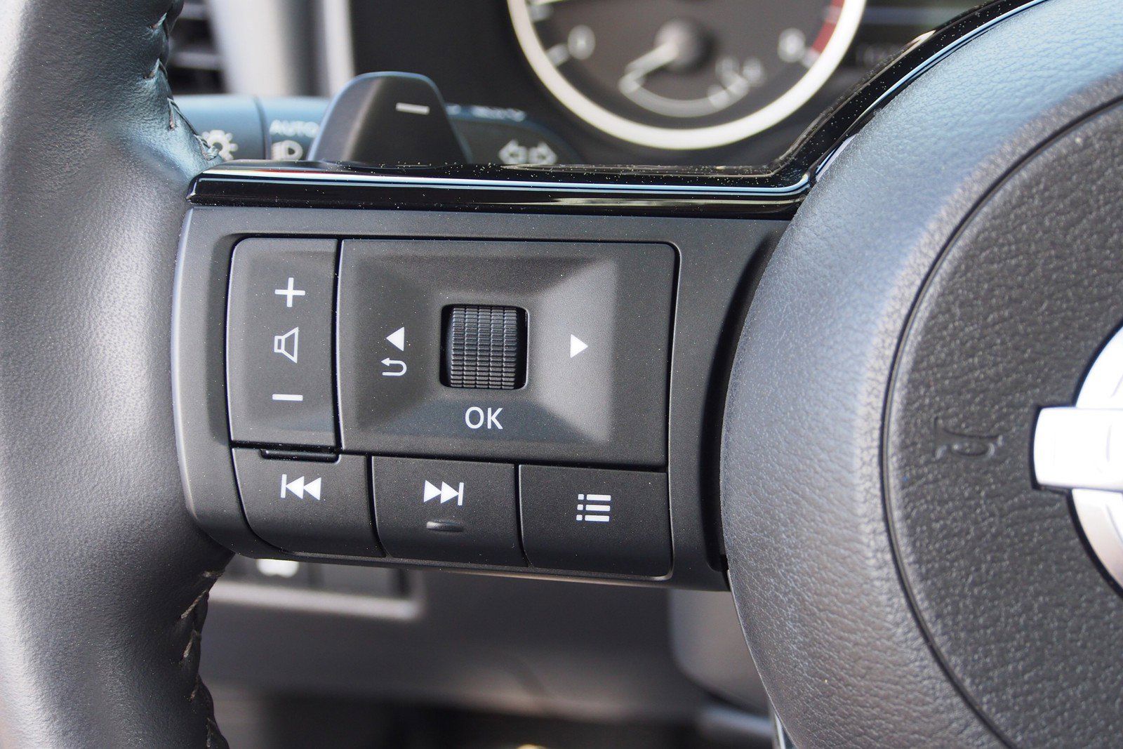 Used 2023 Nissan Rogue SL FWD image 22