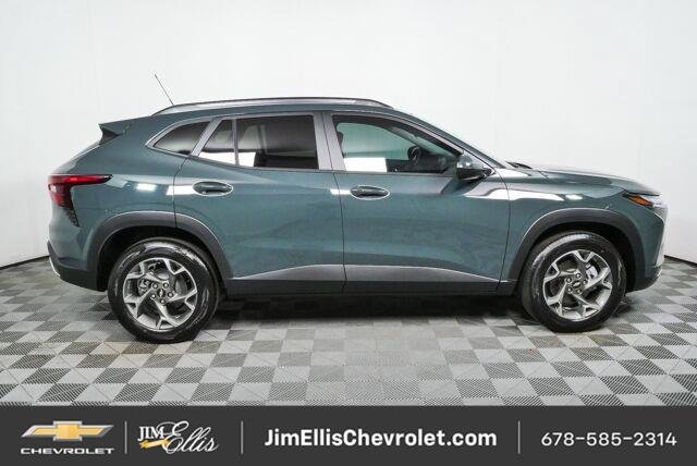New 2026 Chevrolet Trax LT w/ Sunroof Package FWD image 2