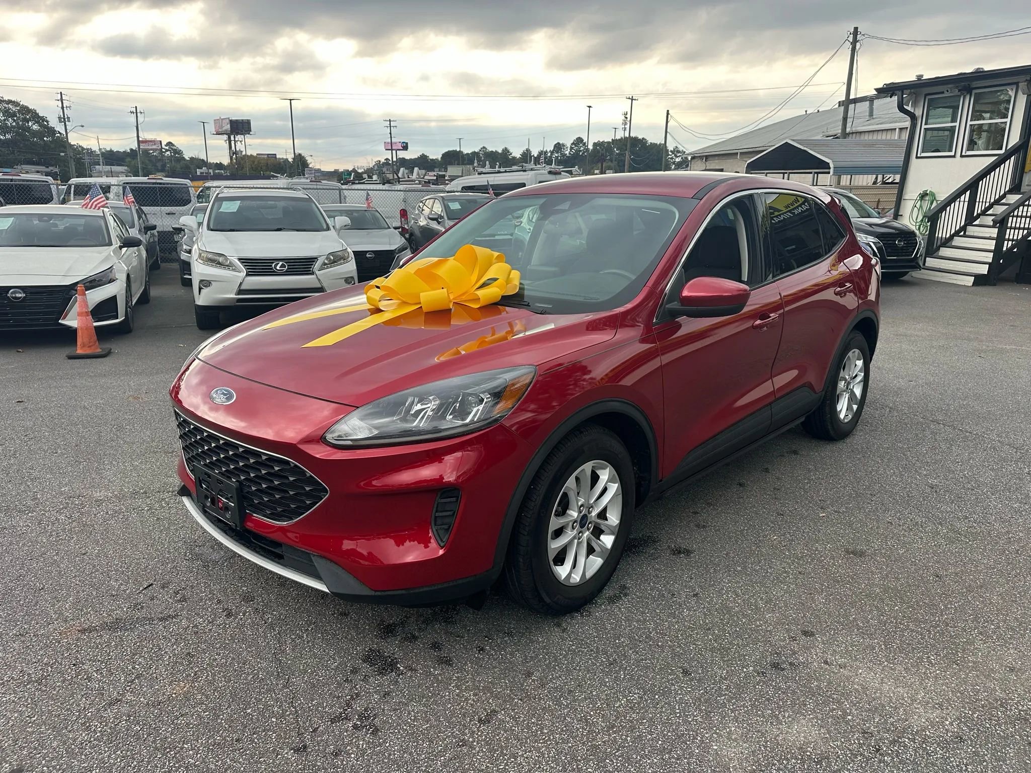 Used 2021 Ford Escape SE w/ Cold Weather Package image 1