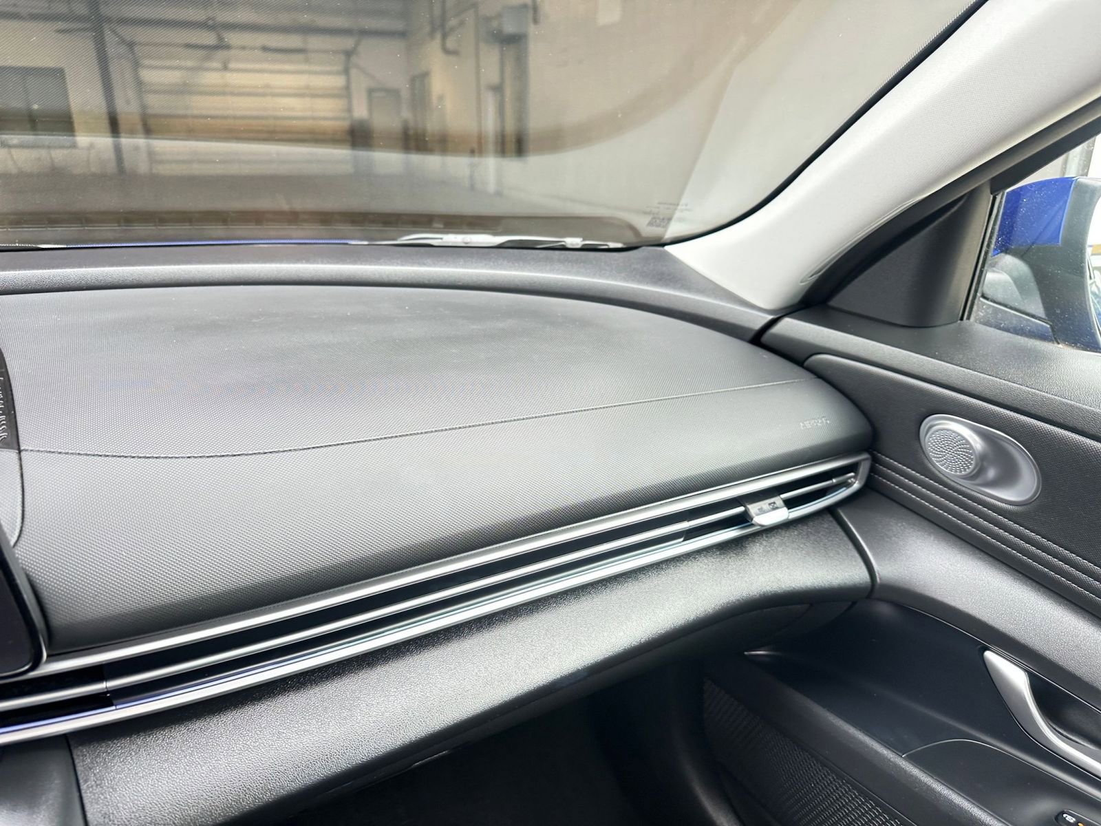 Used 2025 Hyundai Elantra SEL image 37