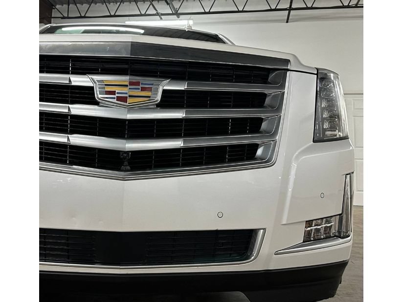 Used 2016 Cadillac Escalade Premium AWD/4WD image 5
