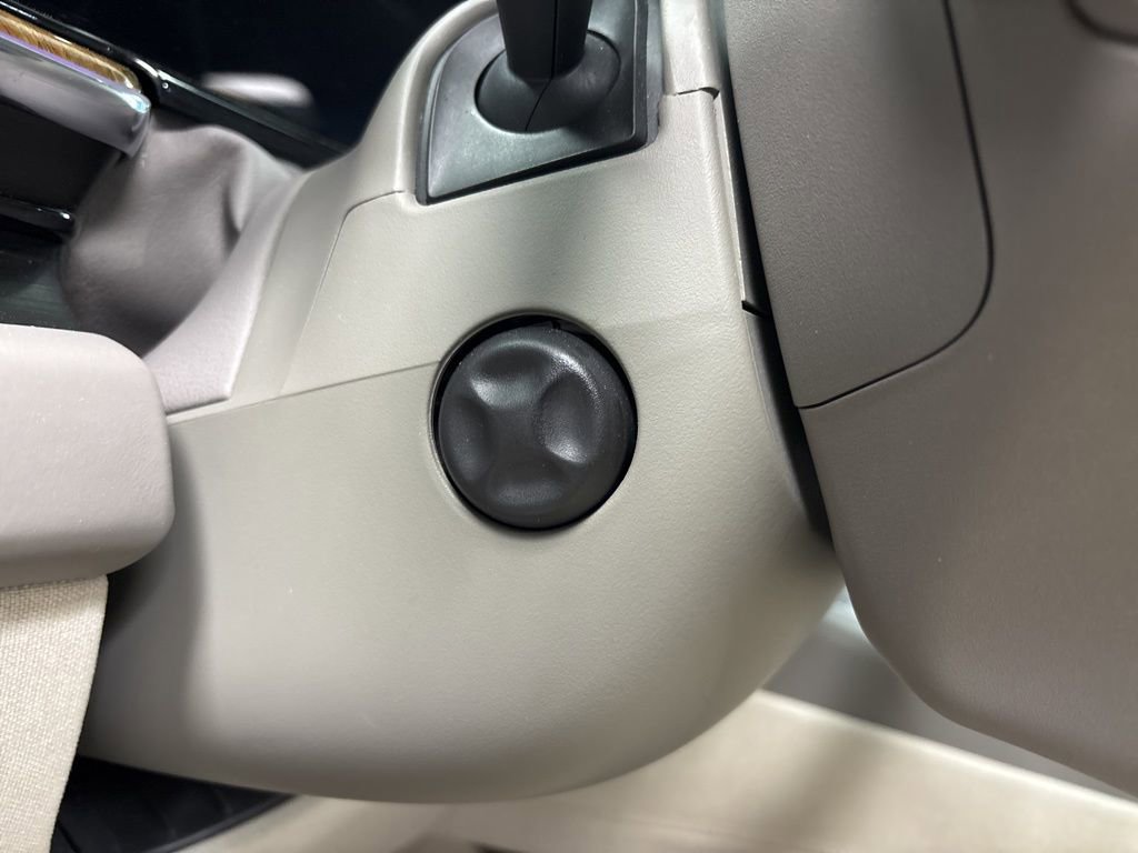 Used 2022 Cadillac Escalade ESV Premium Luxury Platinum image 14