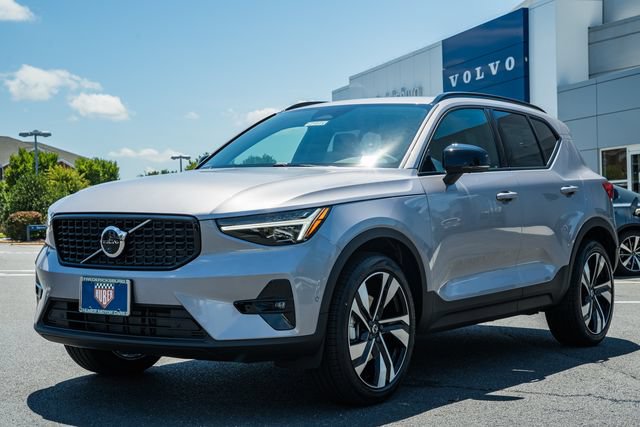 New 2026 Volvo XC40 B5 Plus w/ Climate Package AWD/4WD image 3