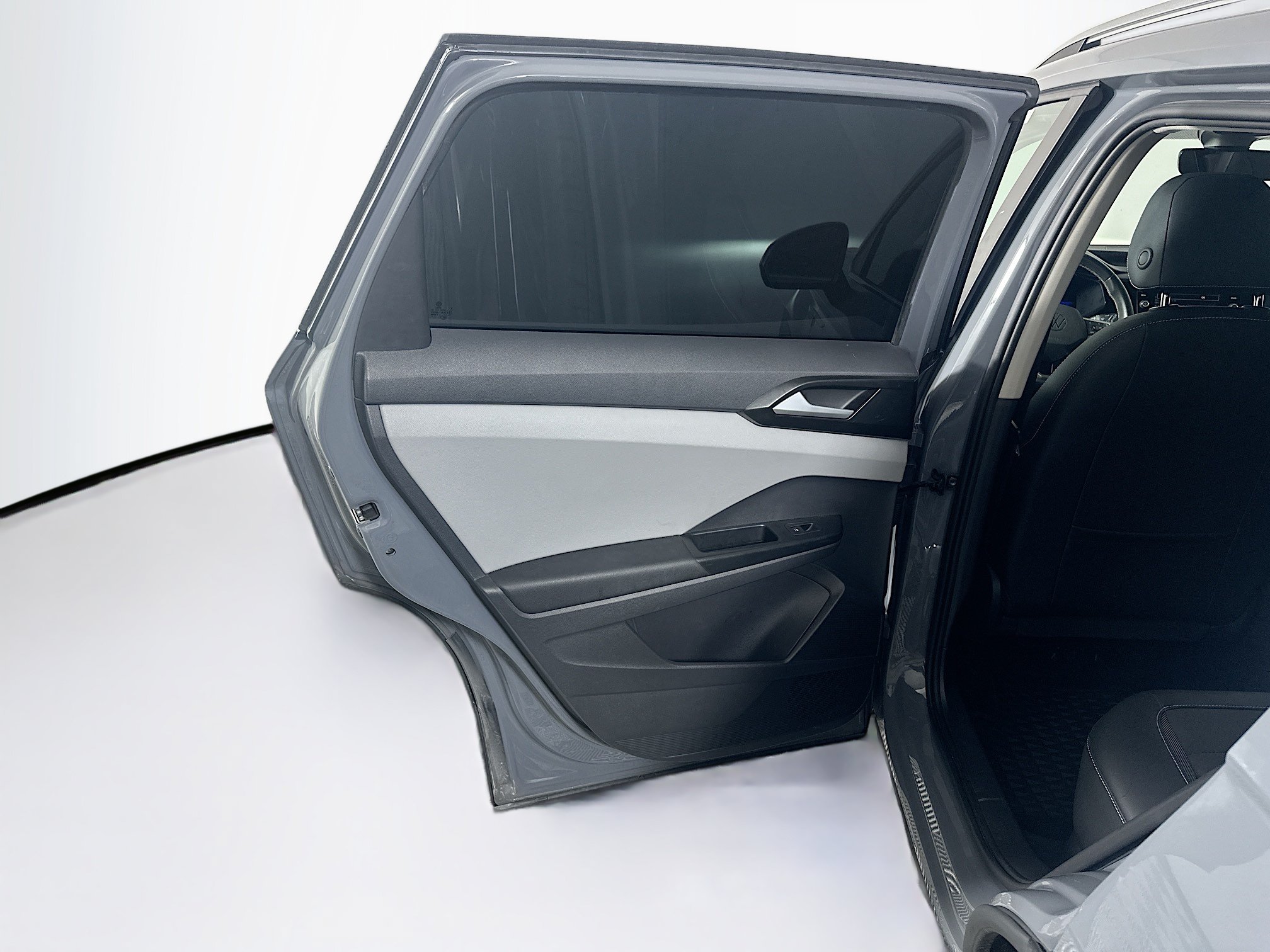 Used 2022 Volkswagen Taos SE w/ Panoramic Sunroof Package FWD image 28