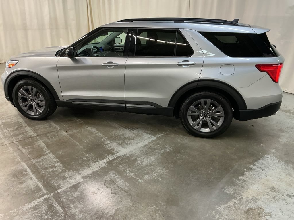 Used 2023 Ford Explorer XLT w/ Equipment Group 202A RWD image 6