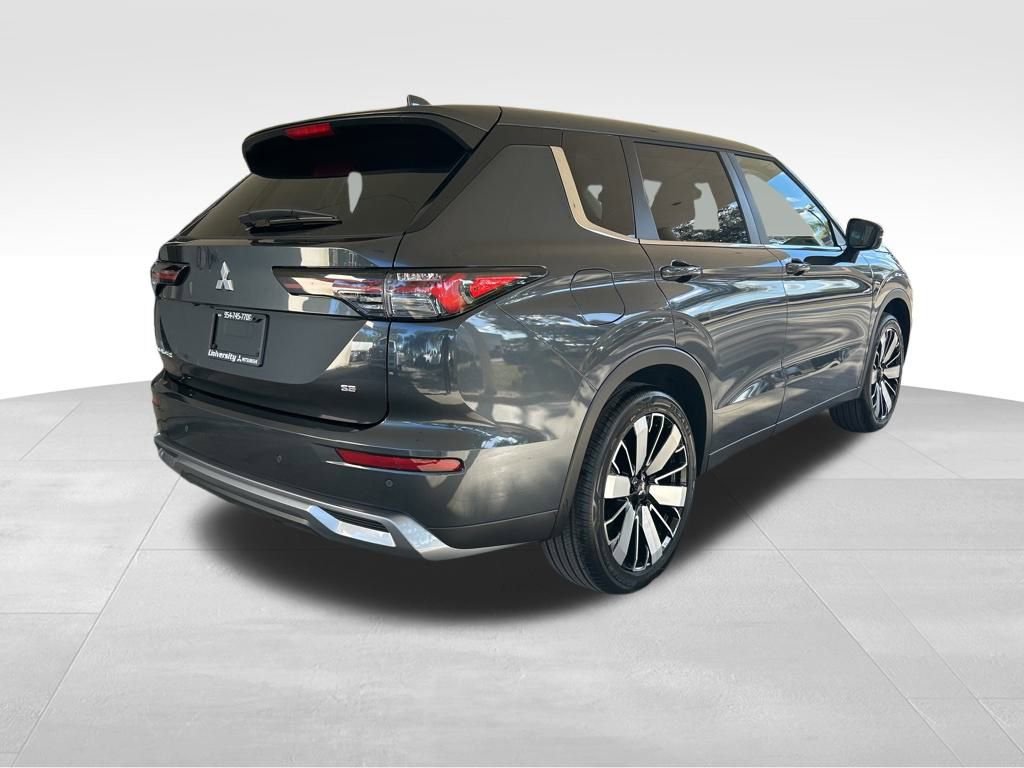 New 2026 Mitsubishi Outlander SE image 3