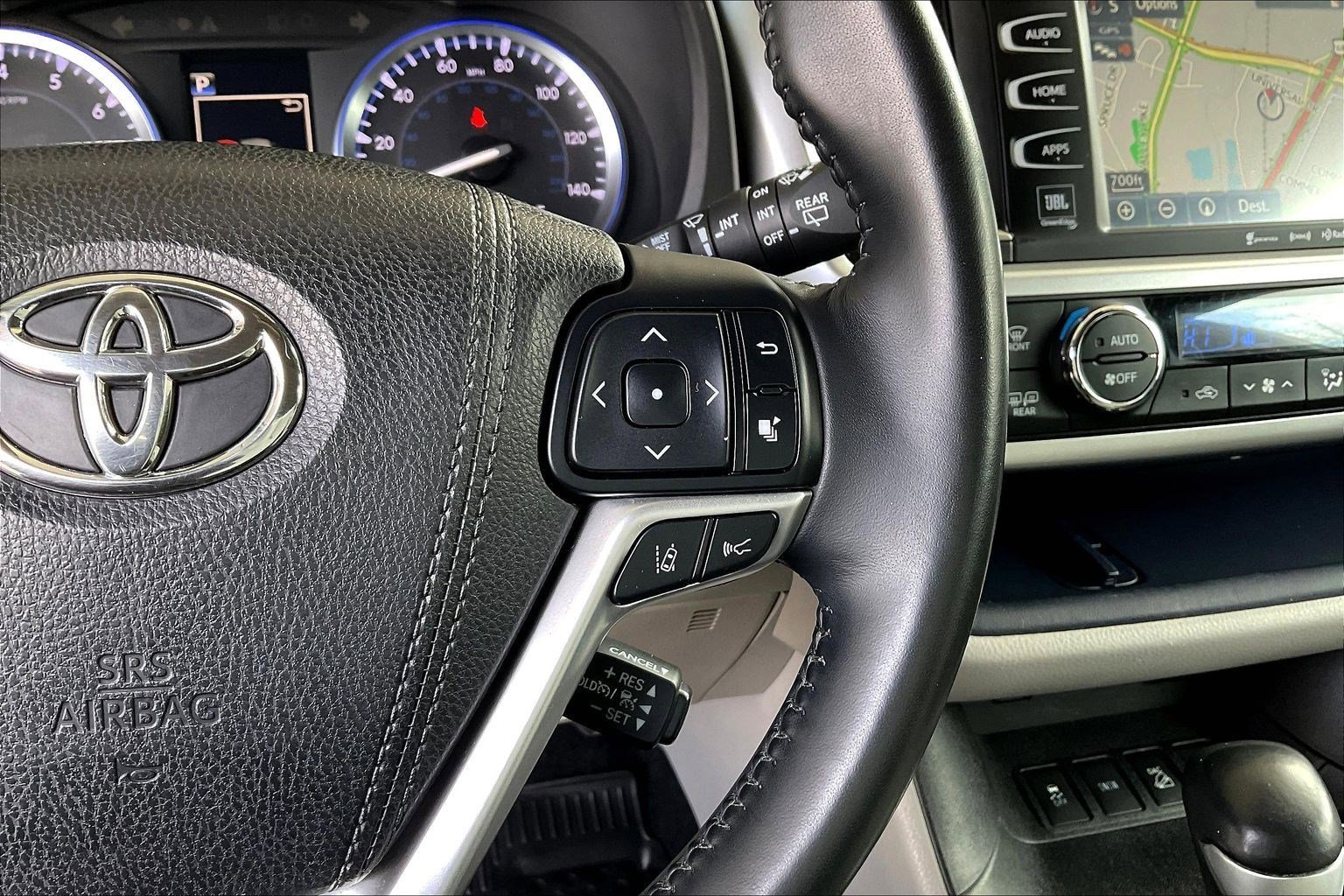 Used 2017 Toyota Highlander Limited image 13