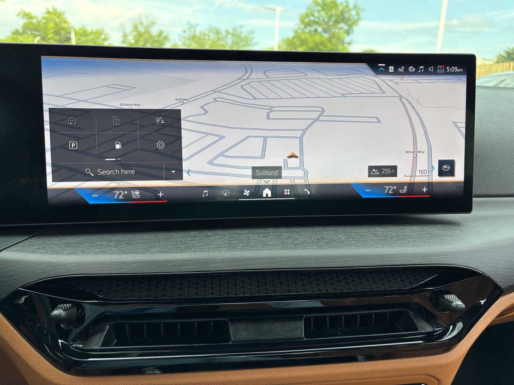 New 2026 BMW 330i xDrive Sedan w/ Premium Package AWD/4WD image 18