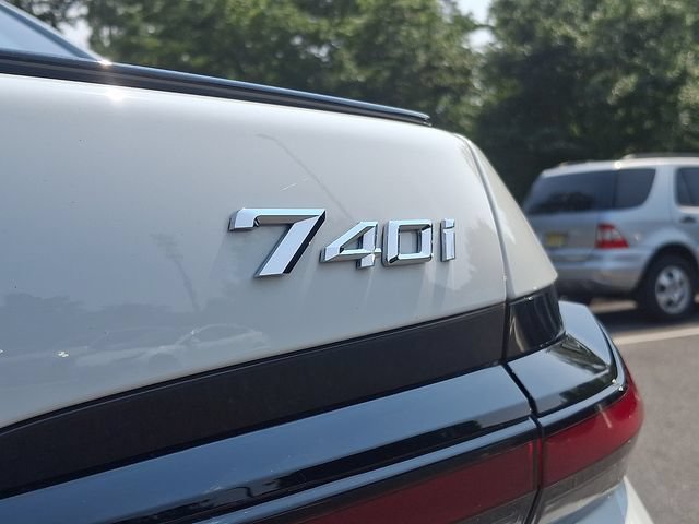 Used 2024 BMW 740i xDrive w/ Premium Package 2 AWD/4WD image 30