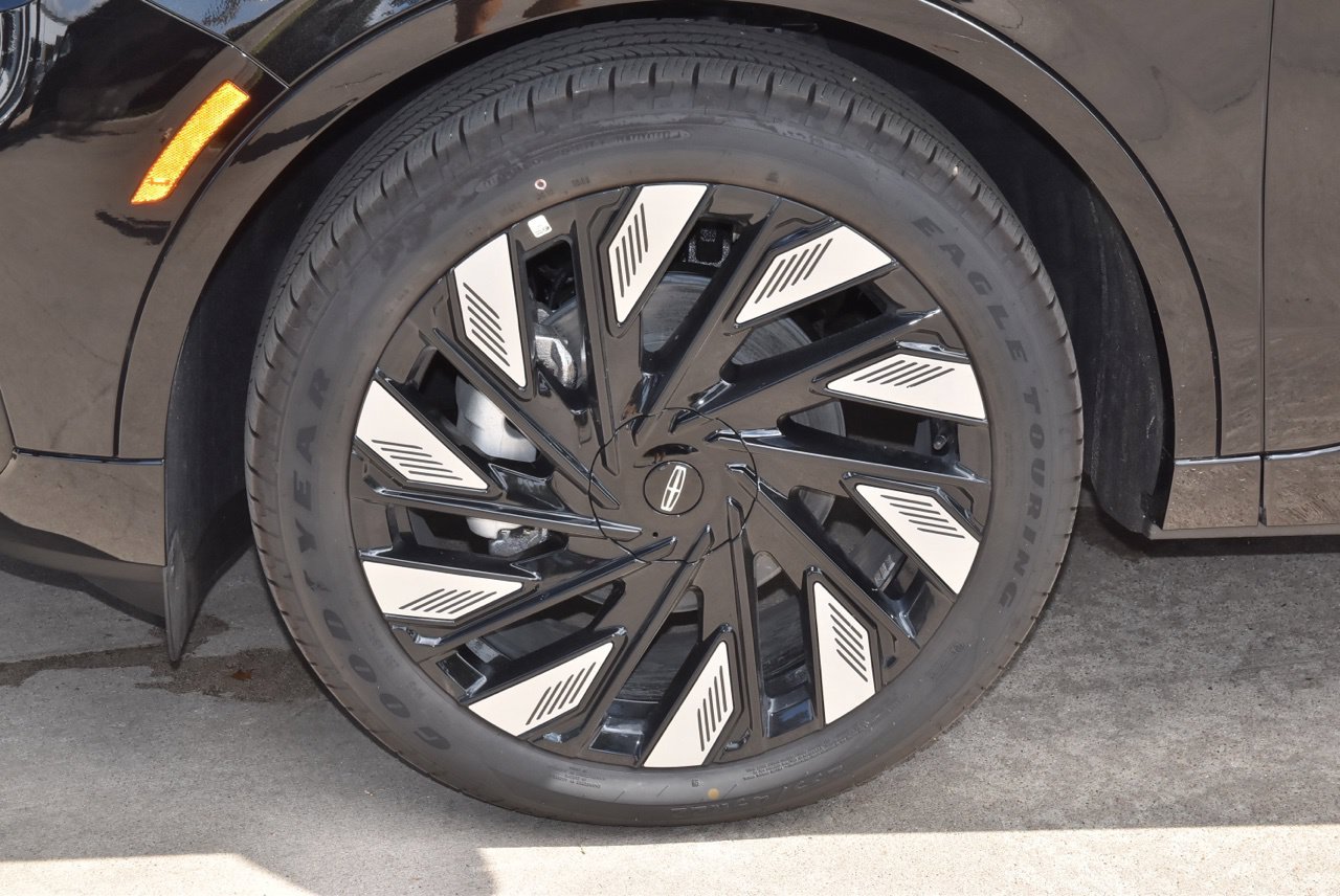 New 2026 Lincoln Nautilus Reserve AWD/4WD image 40