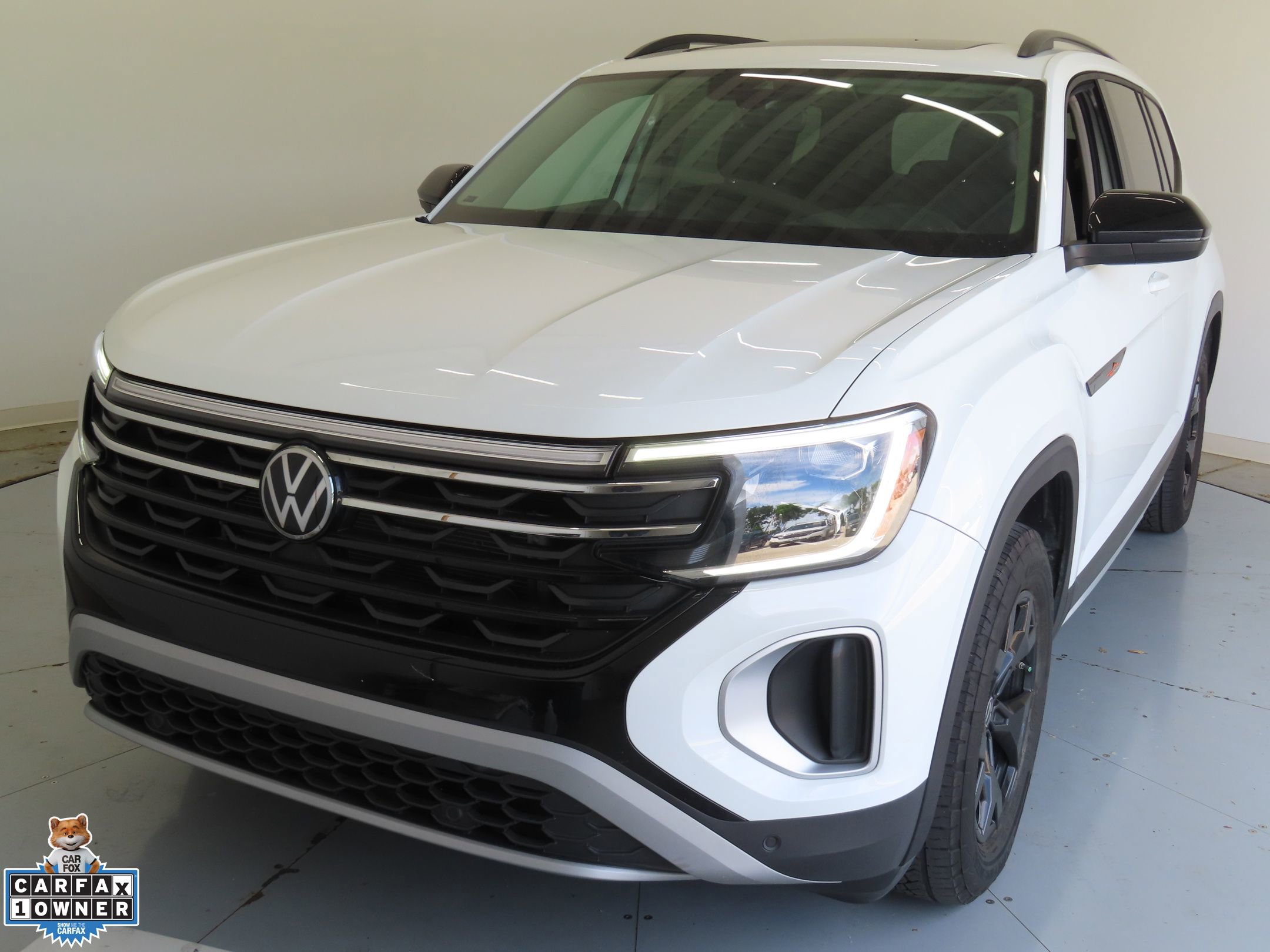 Used 2024 Volkswagen Atlas Peak Edition SE AWD/4WD image 7