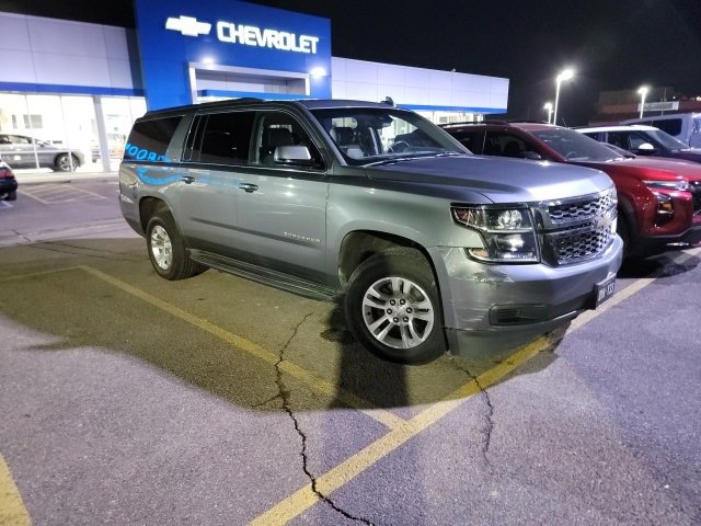 Used 2018 Chevrolet Suburban LT image 3