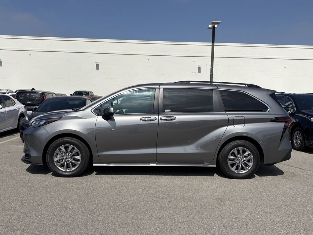 Certified 2026 Toyota Sienna XLE FWD image 2