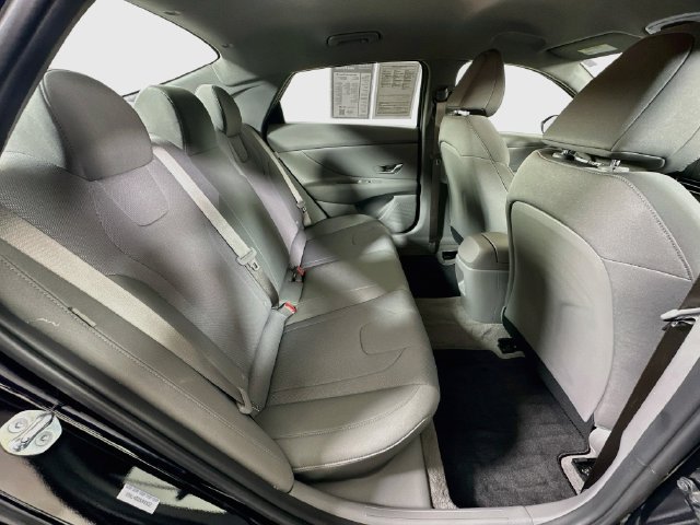 Certified 2025 Hyundai Elantra SE FWD image 29