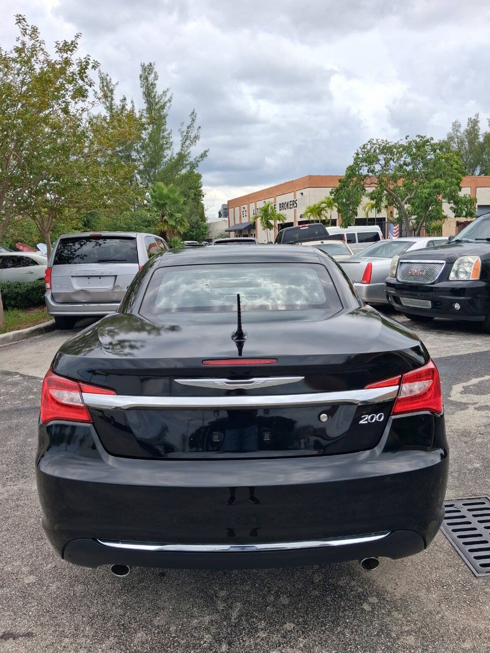 Used 2013 Chrysler 200 Limited FWD image 7