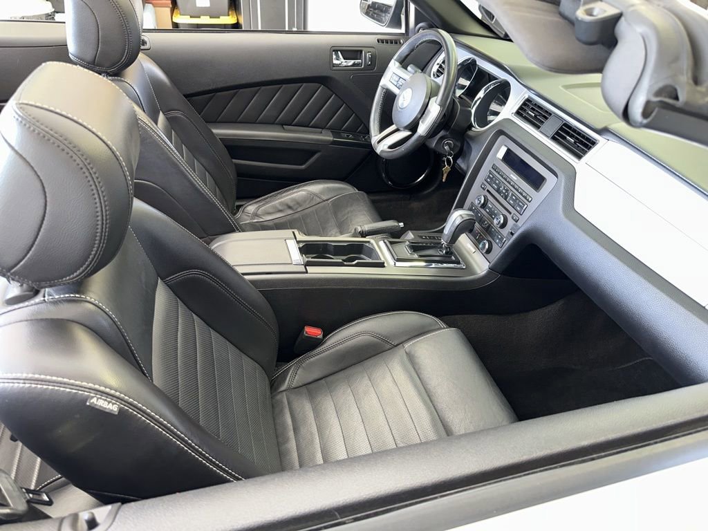 Used 2013 Ford Mustang Premium RWD image 13
