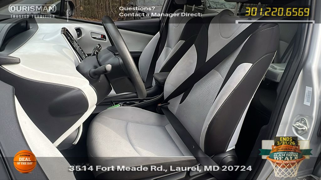 Used 2022 Toyota Prius LE image 18