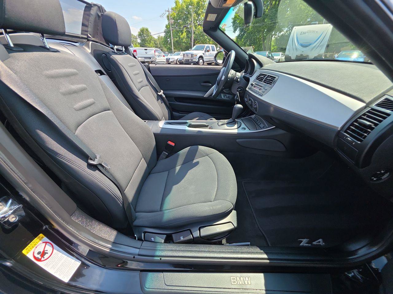 Used 2003 BMW Z4 2.5i RWD image 8