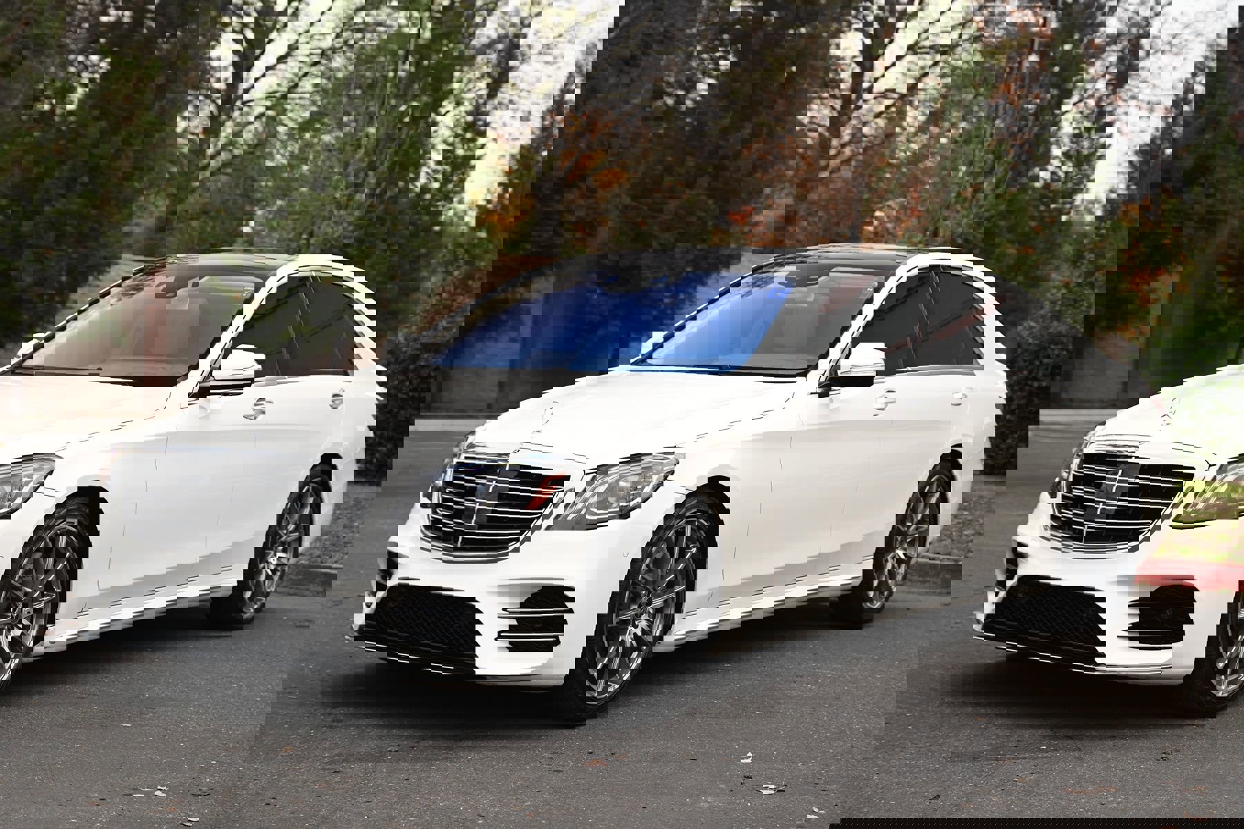 Used 2019 Mercedes-Benz S 560 Sedan image 3