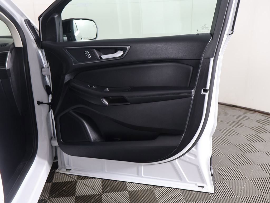 Used 2024 Ford Edge SE w/ Black Appearance Package image 19