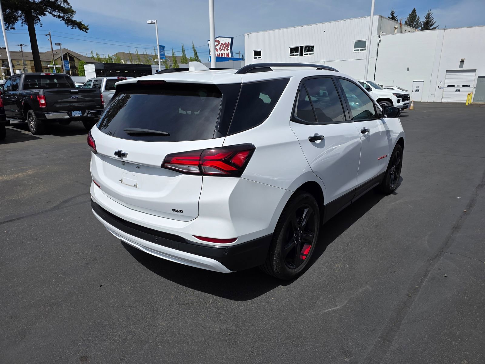 Used 2024 Chevrolet Equinox Premier AWD/4WD image 6