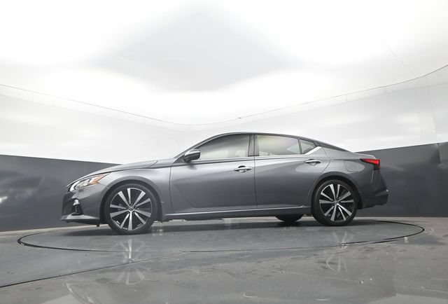 Used 2020 Nissan Altima 2.0 Platinum FWD image 25