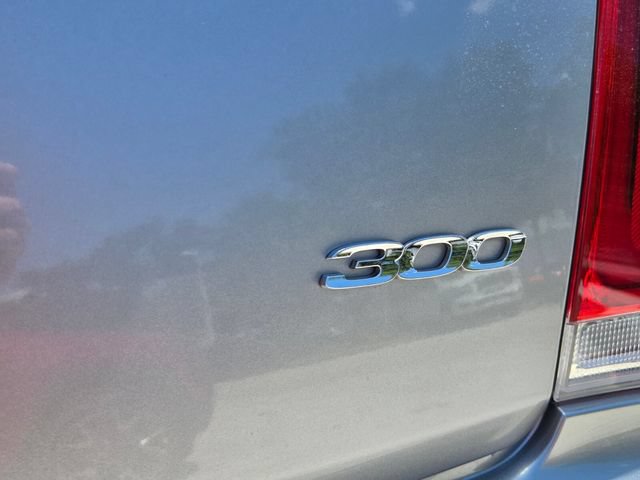 Used 2015 Chrysler 300 Limited RWD image 9