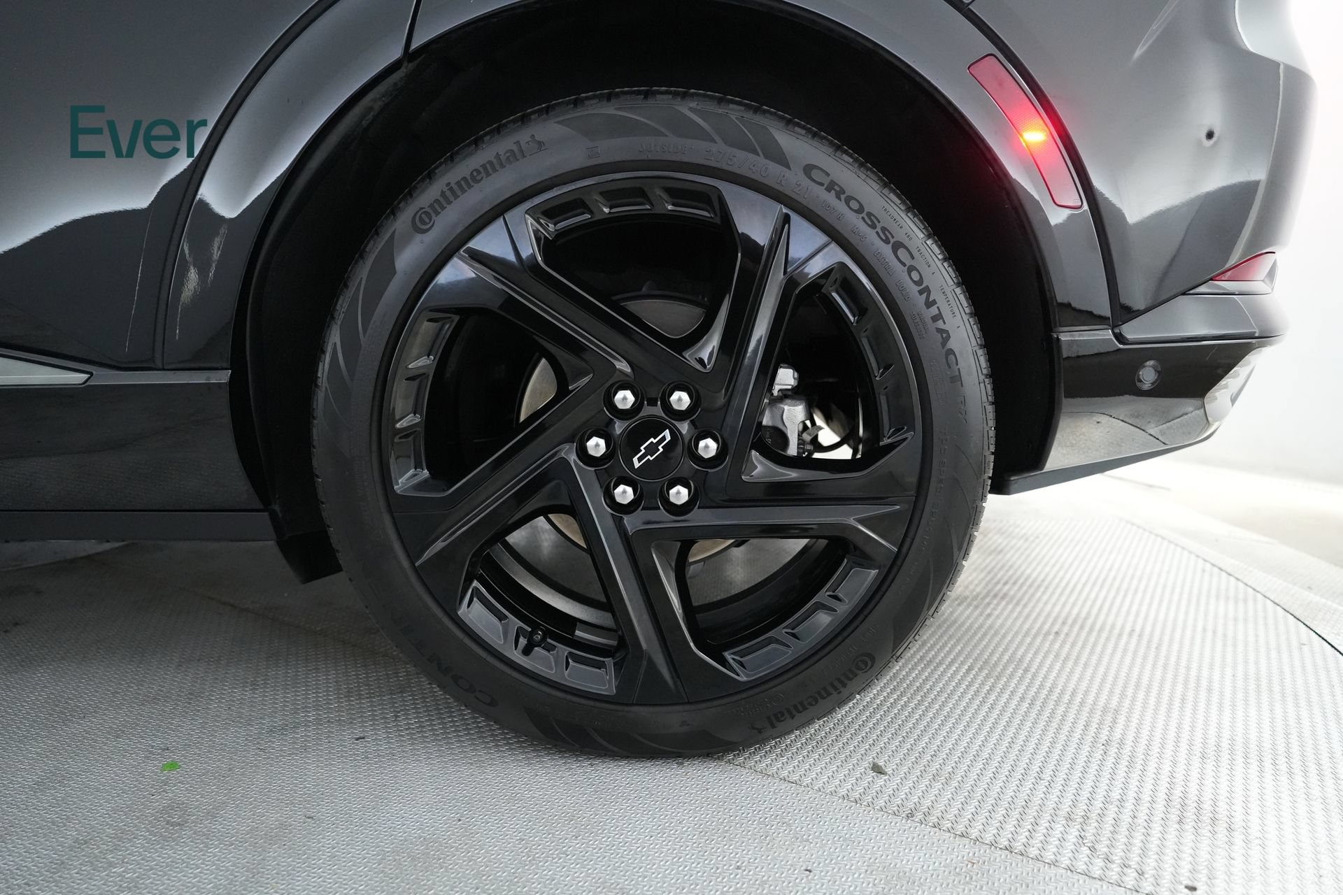 Used 2024 Chevrolet Equinox EV RS FWD image 9