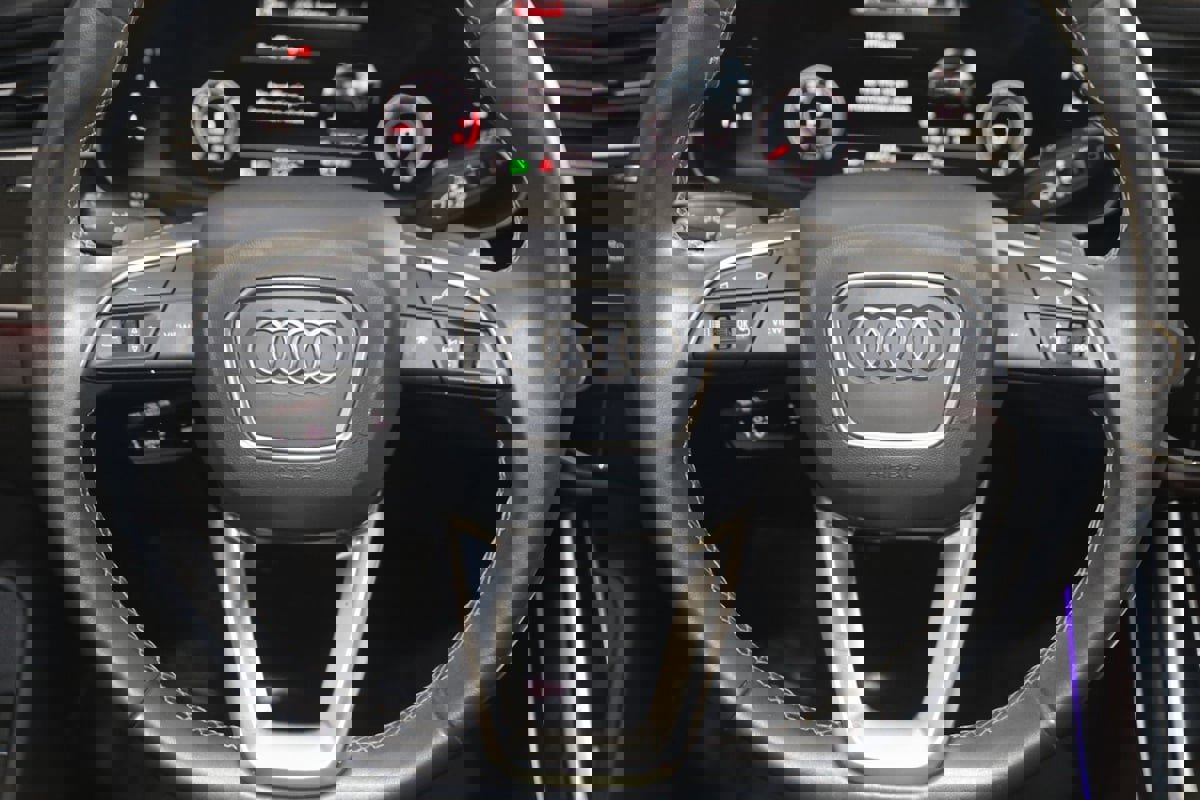 Used 2021 Audi Q8 Prestige w/ Prestige Package image 39