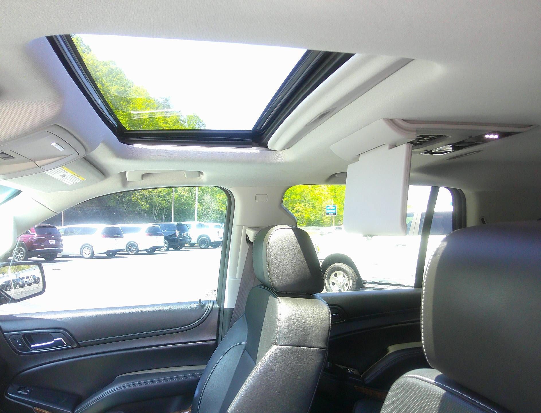 Used 2017 Chevrolet Tahoe Premier AWD/4WD image 10