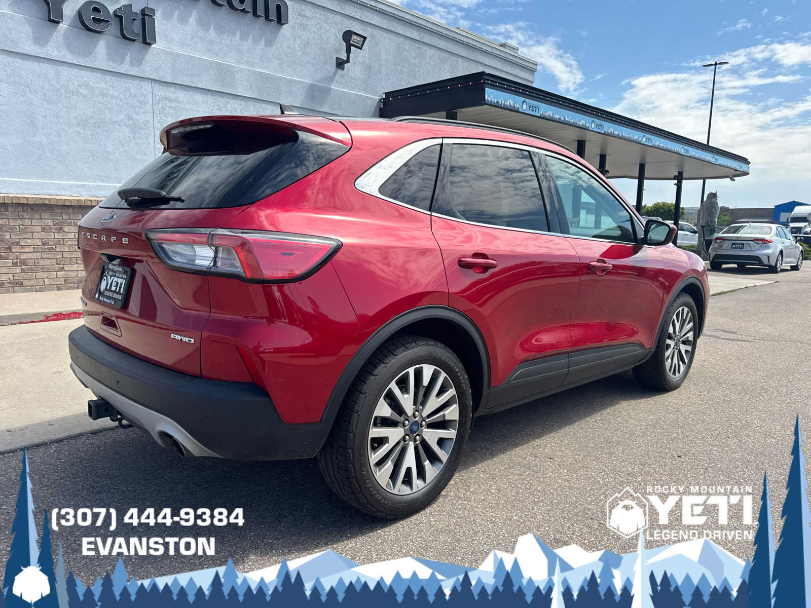Used 2022 Ford Escape Titanium w/ Class II Trailer Tow Package AWD/4WD image 3