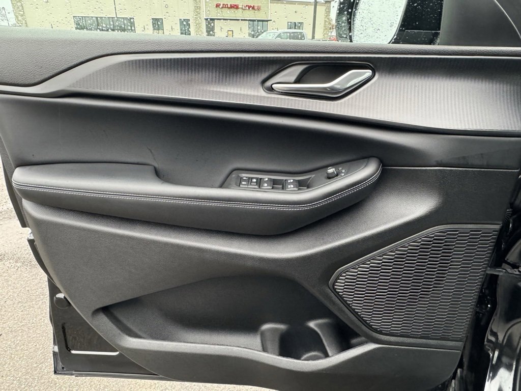 Used 2025 Jeep Grand Cherokee L Altitude image 24