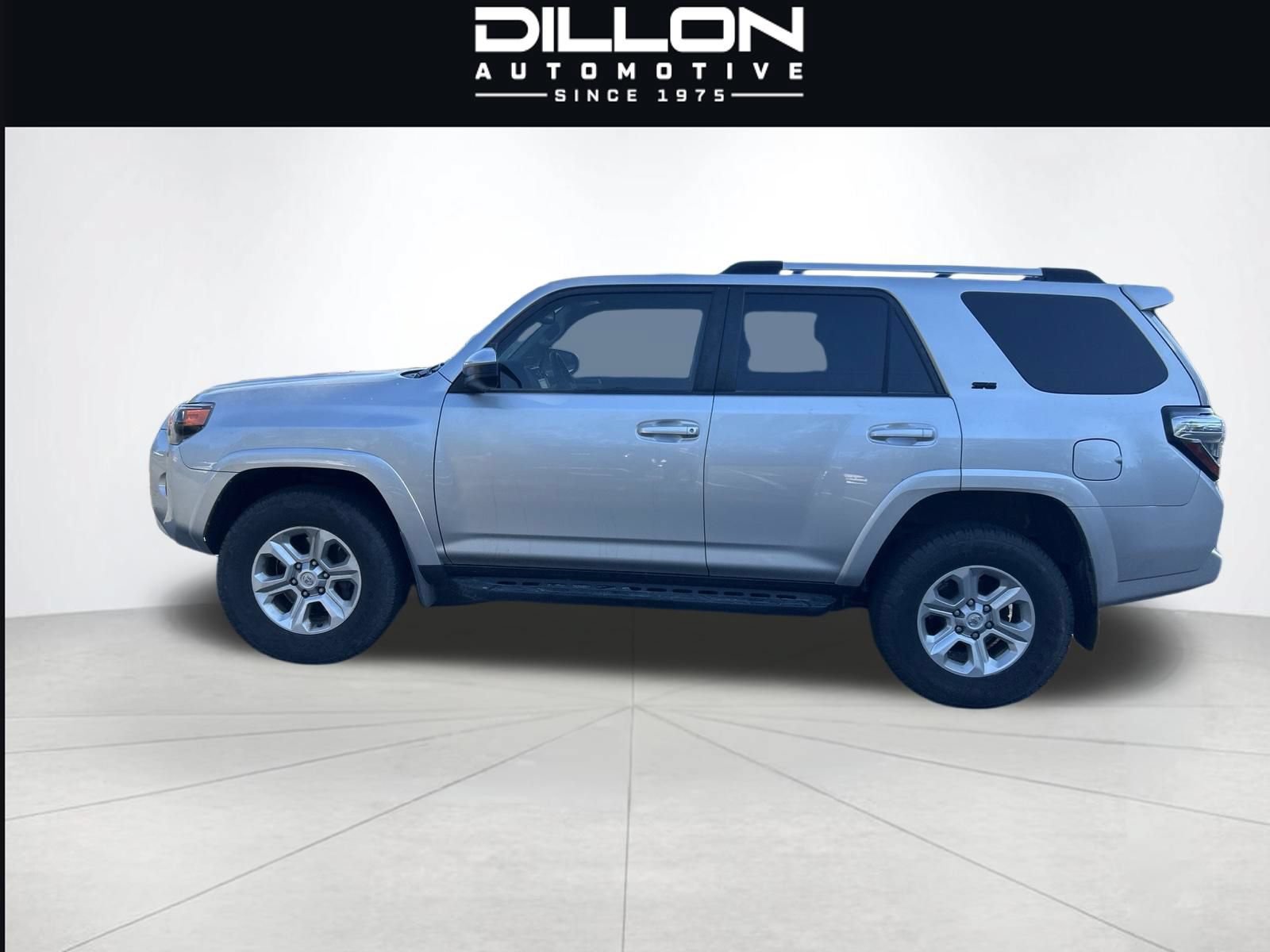 Used 2022 Toyota 4Runner SR5 AWD/4WD image 18