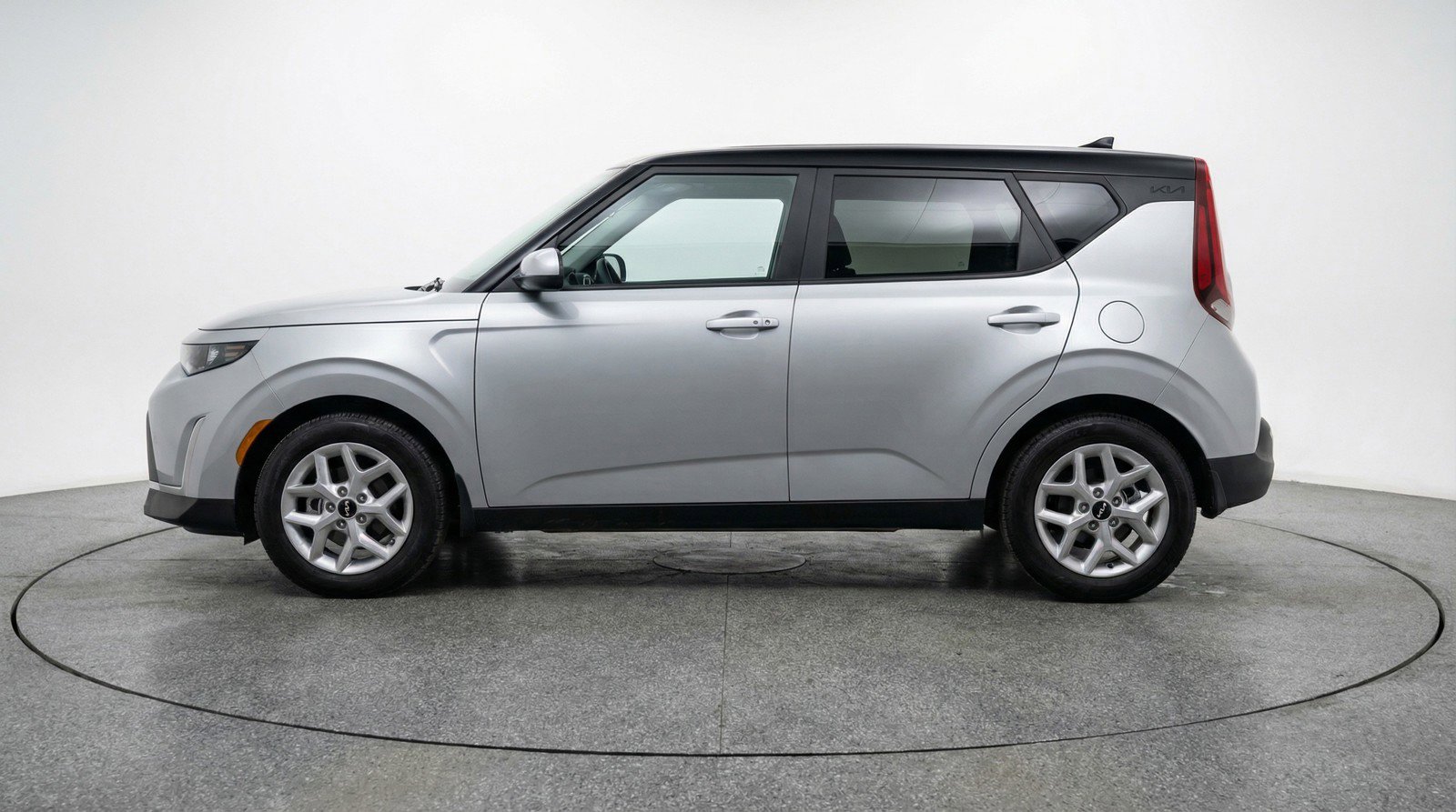 Used 2025 Kia Soul LX w/ LX Technology Package image 3