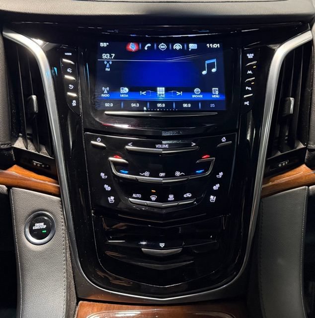 Used 2020 Cadillac Escalade Luxury w/ Escalade Sport Edition AWD/4WD image 13