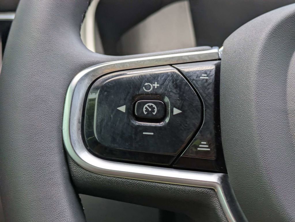 Used 2024 Volvo XC60 B5 Ultimate w/ Protection Package Premier AWD/4WD image 35