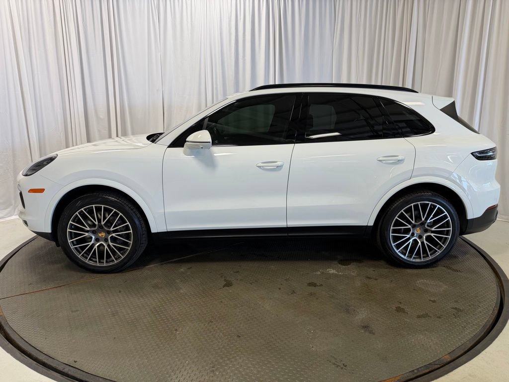 Certified 2023 Porsche Cayenne Platinum Edition AWD/4WD image 2