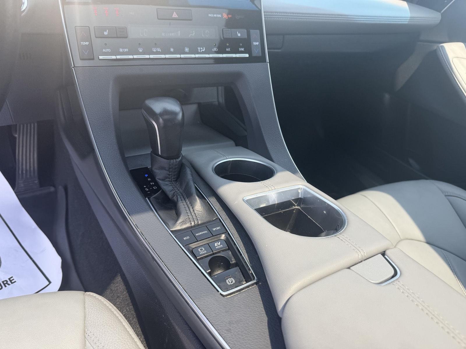 Used 2020 Toyota Avalon XLE w/ Moonroof Package FWD image 18