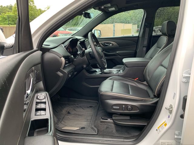 Used 2023 Chevrolet Traverse Premier image 32