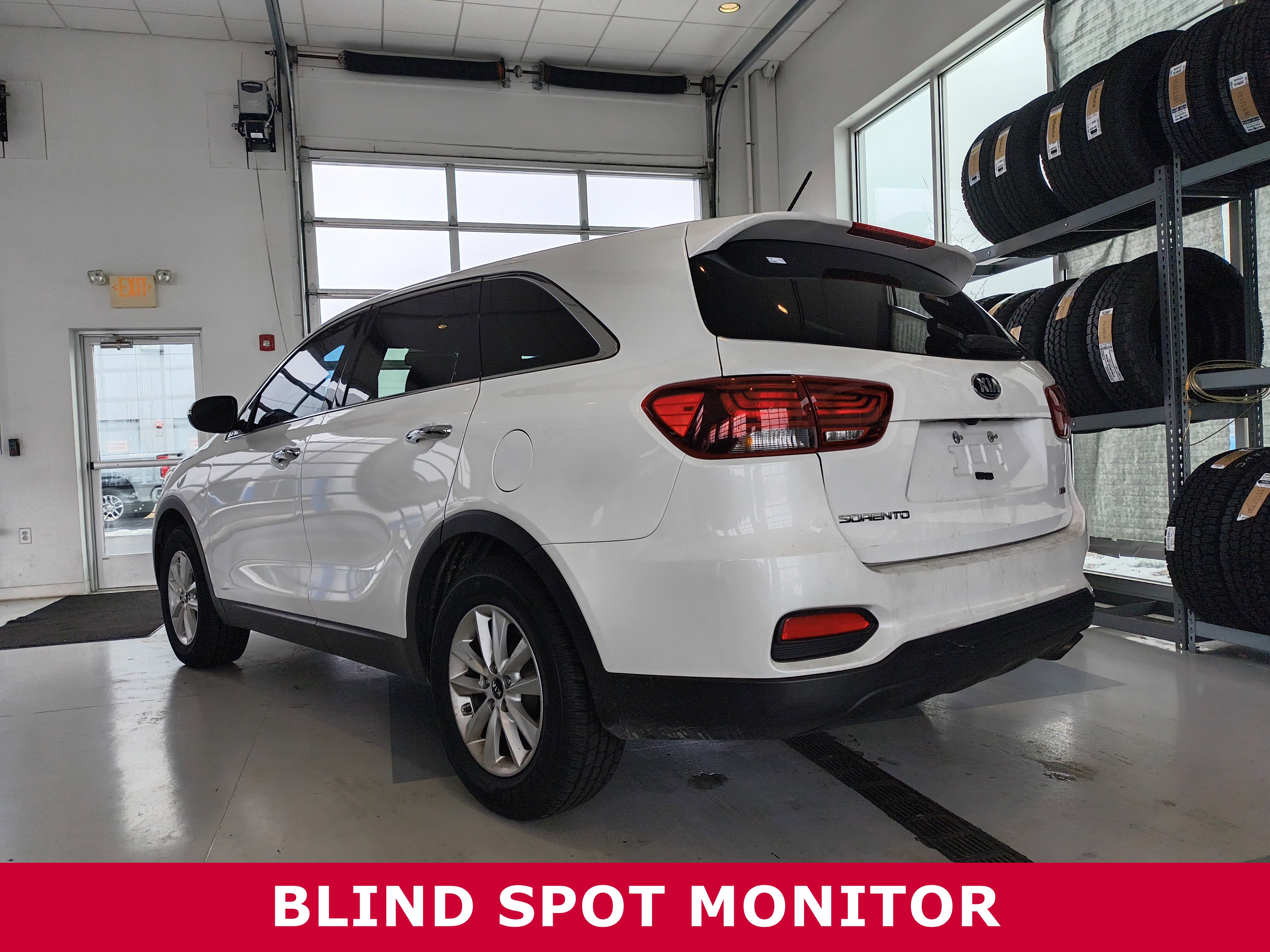 Used 2020 Kia Sorento LX image 3