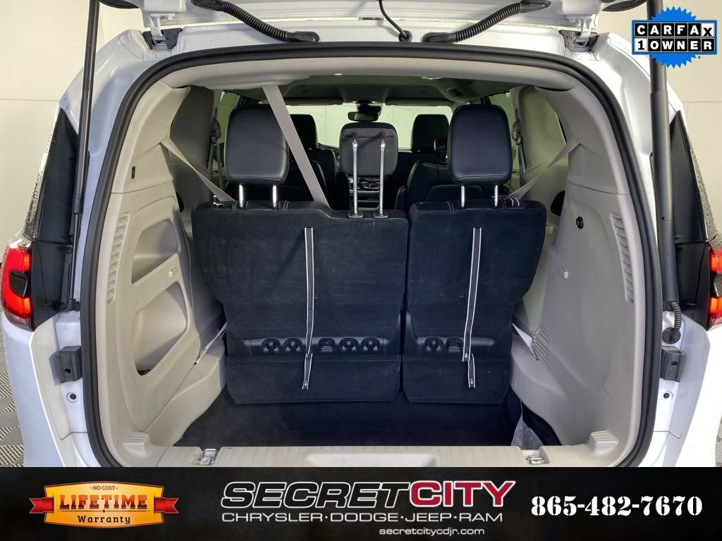 Used 2024 Chrysler Pacifica Touring-L image 30